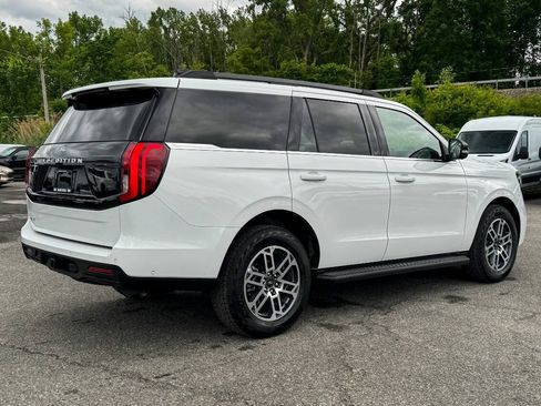 Used 2025 Ford Expedition Active AWD/4WD image 3