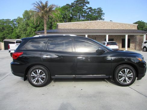Used 2018 Nissan Pathfinder S image 2