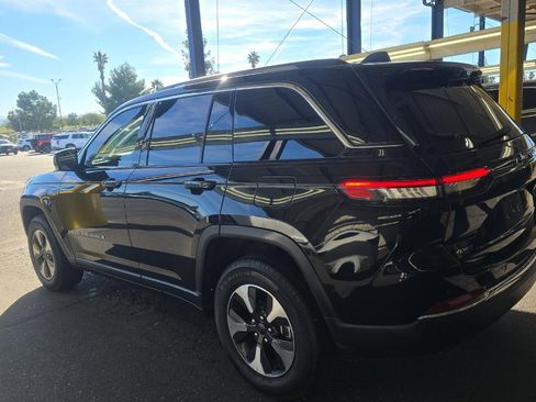 Used 2023 Jeep Grand Cherokee 4WD 4xe w/ Luxury Tech Group II image 6