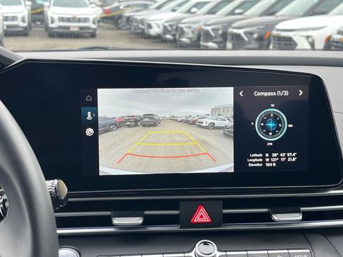 Used 2025 Hyundai Elantra SEL image 17