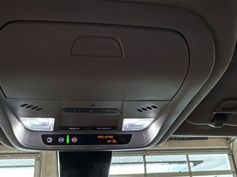 Used 2022 GMC Terrain SLT w/ Tech Package image 34