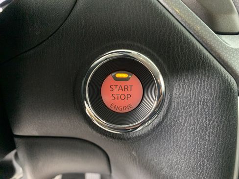 Used 2019 Nissan Pathfinder SL FWD image 17