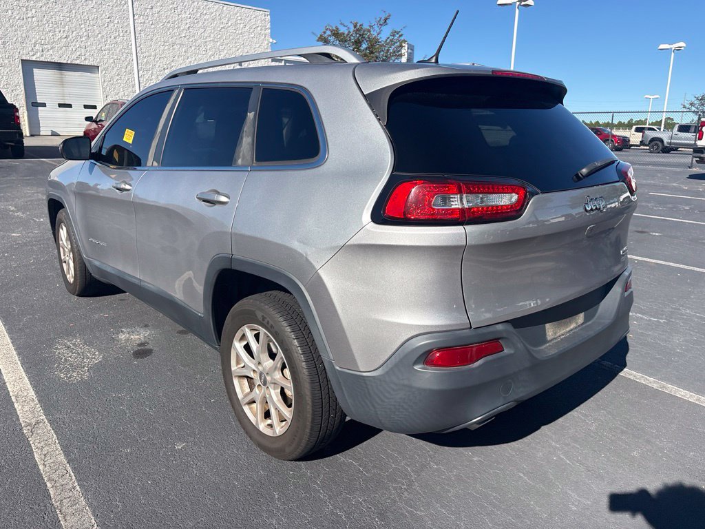 Used 2018 Jeep Cherokee Latitude FWD image 6