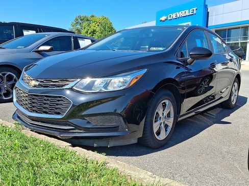 Used 2018 Chevrolet Cruze LS FWD image 3