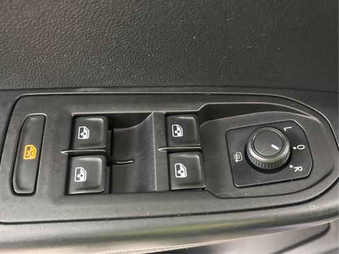 Used 2022 Volkswagen Taos SE image 39