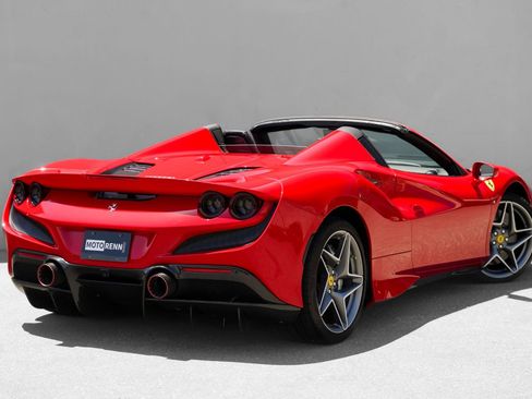 Used 2021 Ferrari F8 Tributo RWD image 3