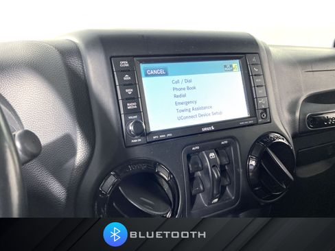Used 2014 Jeep Wrangler Unlimited Sahara AWD/4WD image 3