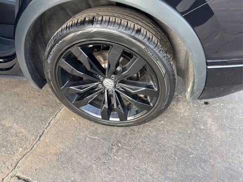 Used 2021 Volkswagen Tiguan SE R-Line image 33