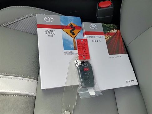 Used 2026 Toyota Camry SE image 7