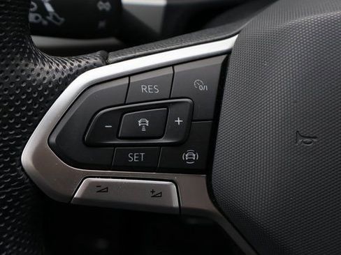 Certified 2021 Volkswagen Atlas Cross Sport SE w/ V6 Towing Package image 20