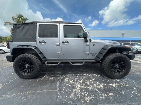 Used 2015 Jeep Wrangler Unlimited Rubicon w/ Connectivity Group AWD/4WD image 7