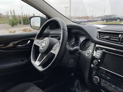 Used 2021 Nissan Rogue Sport SV image 25