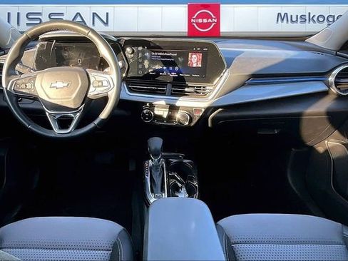 Used 2024 Chevrolet Trax LT w/ Driver Confidence Package image 7