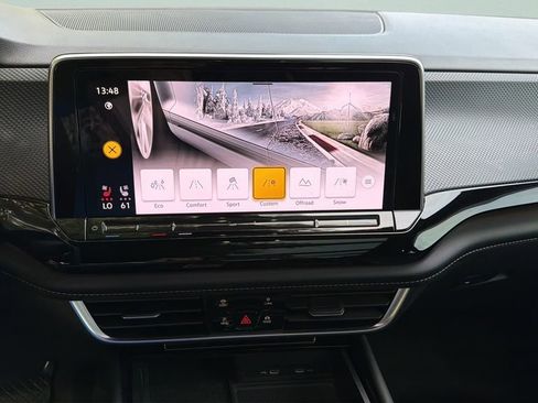 Used 2024 Volkswagen Atlas Cross Sport SEL image 17