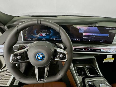 Used 2025 BMW 750e xDrive AWD/4WD image 10