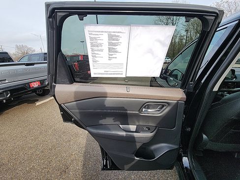 Used 2022 Nissan Rogue SL w/ SL Premium Package image 27