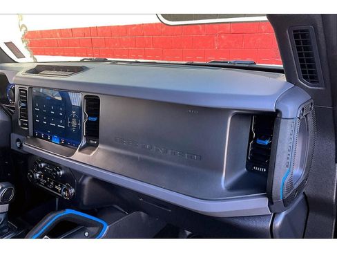 Used 2024 Ford Bronco Black Diamond image 17
