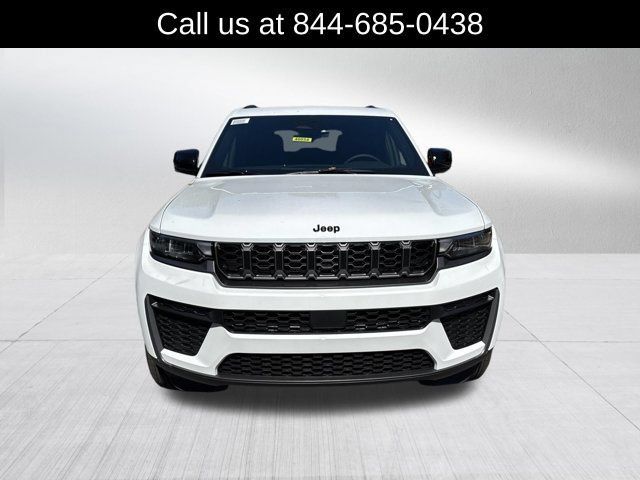 New 2027 Jeep Grand Cherokee Altitude RWD image 2