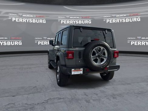 Used 2018 Jeep Wrangler Unlimited Sahara AWD/4WD image 6