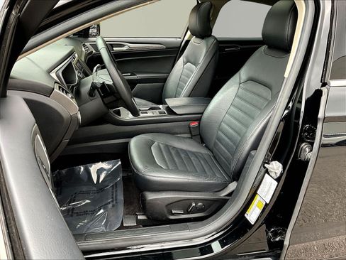 Used 2017 Ford Fusion SE w/ Fusion SE Technology Package FWD image 21