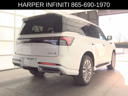 Used 2025 INFINITI QX80 Sensory image 3