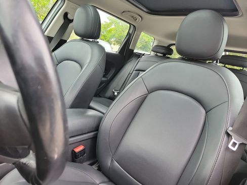 Used 2019 MINI Cooper Clubman ALL4 w/ Premium Package image 25