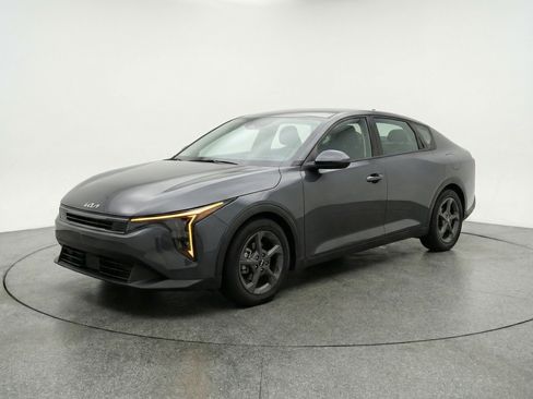 Used 2025 Kia K4 LXS image 3
