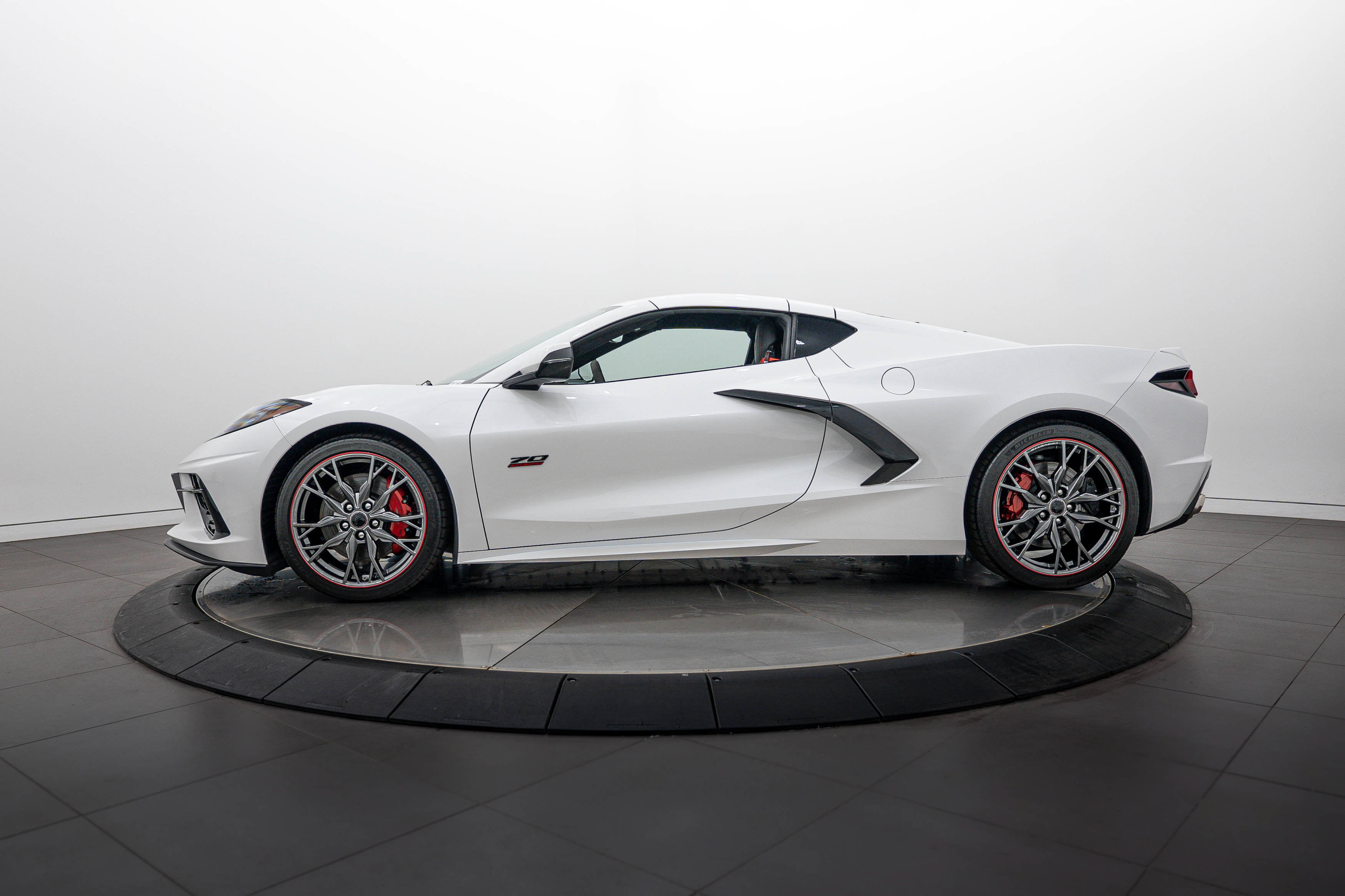 Used 2023 Chevrolet Corvette Stingray Premium Cpe w/ Z51 Performance Package RWD image 2
