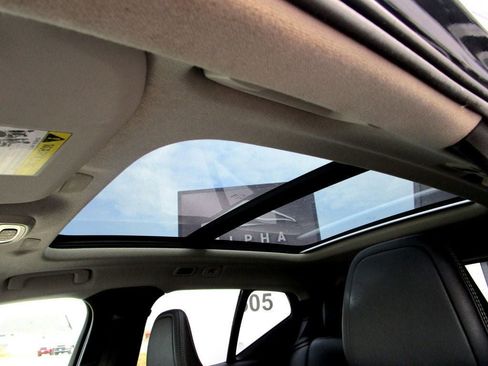 Used 2020 Volvo XC40 T5 Momentum w/ Protection Package Premier image 25