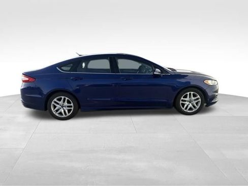 Used 2016 Ford Fusion SE FWD image 2