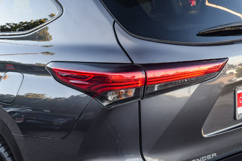 Certified 2023 Toyota Highlander XLE AWD/4WD image 7