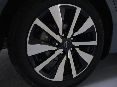 Used 2024 Nissan Sentra SV w/ SV Premium Package FWD image 32