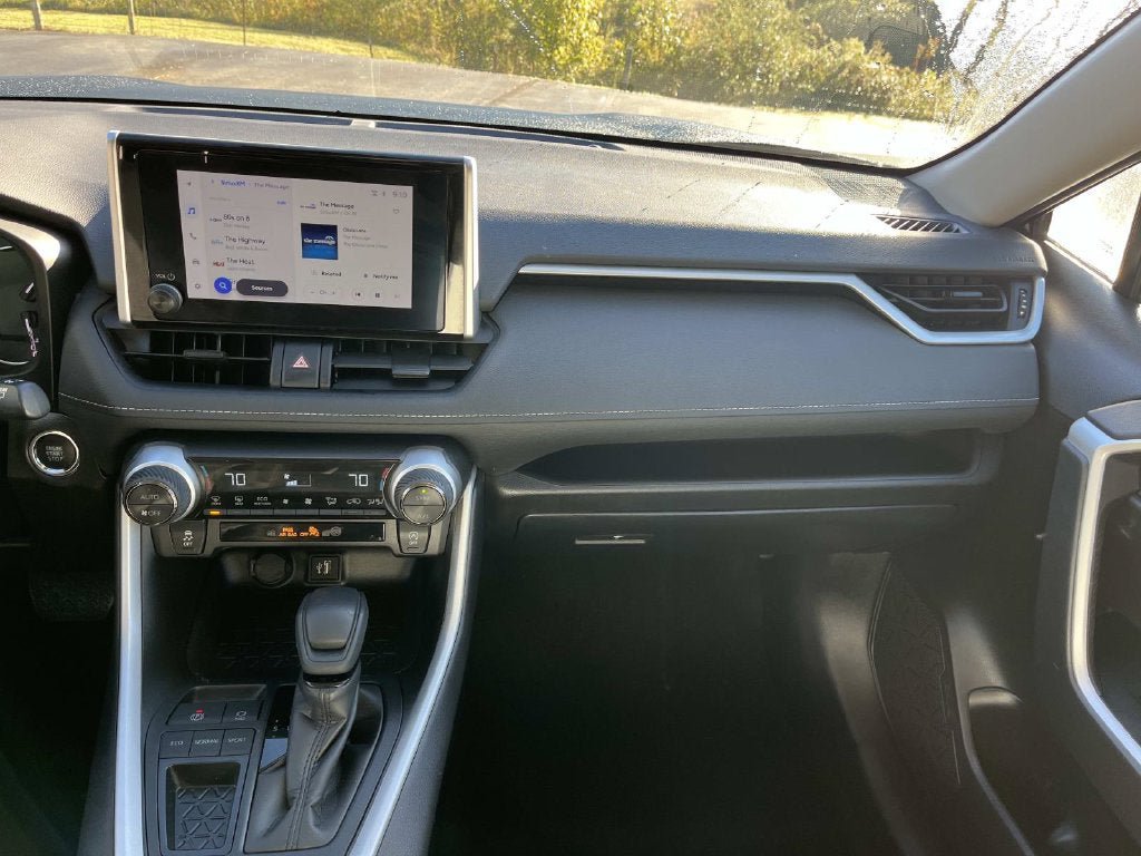 Used 2025 Toyota RAV4 XLE FWD image 11