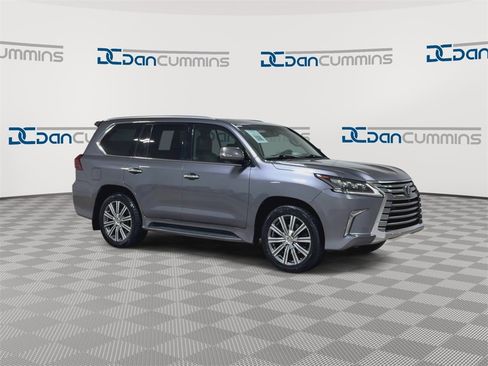 Used 2017 Lexus LX 570 4WD image 2