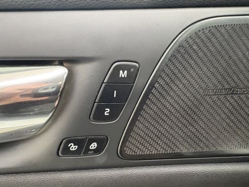 Used 2021 Volvo S60 T8 Inscription image 21