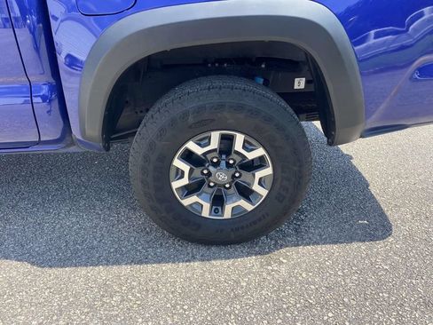 Used 2023 Toyota Tacoma TRD Off-Road w/ Technology Package AWD/4WD image 10
