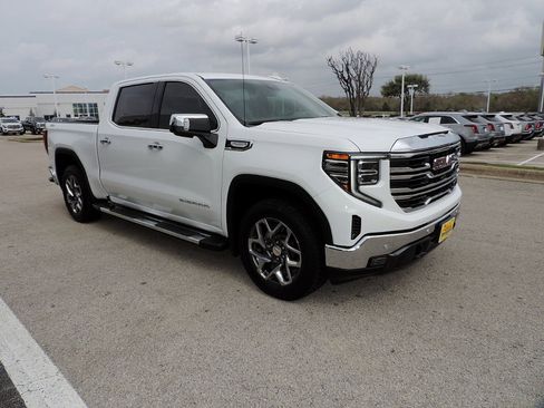 Certified 2023 GMC Sierra 1500 SLT image 3