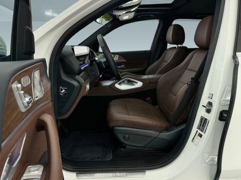 Used 2025 Mercedes-Benz GLE 450e 4MATIC w/ Winter Package image 5