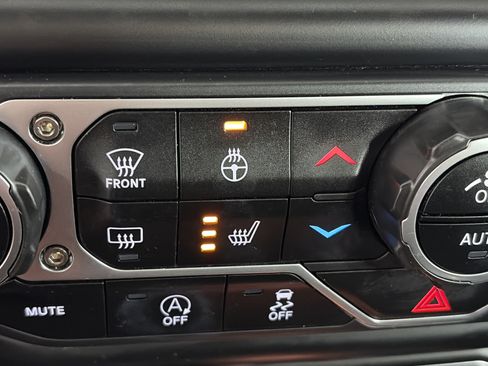 Used 2023 Jeep Wrangler Unlimited Sahara w/ LED Lighting Group AWD/4WD image 24