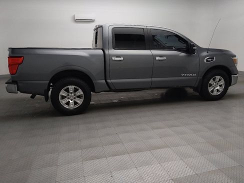 Used 2017 Nissan Titan SV image 10