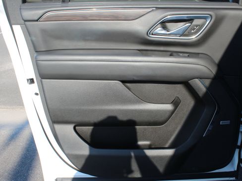 Used 2023 Chevrolet Suburban LT image 41