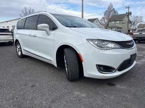Used 2019 Chrysler Pacifica Touring-L Plus w/ Tire & Wheel Group image 3