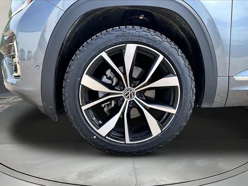 Used 2024 Volkswagen Atlas SEL Premium R-Line AWD/4WD image 36