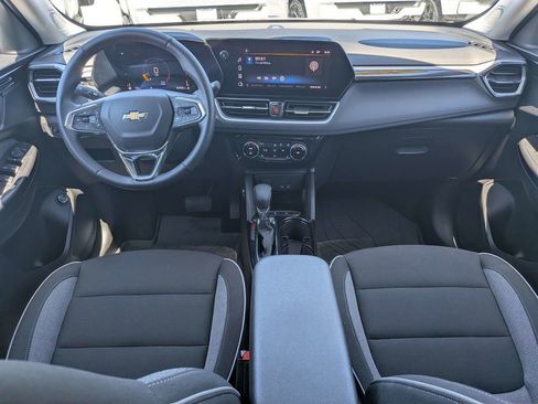 Used 2025 Chevrolet TrailBlazer LT w/ Convenience Package FWD image 14