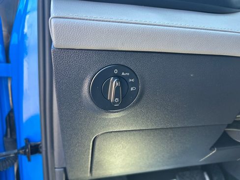 Used 2024 Volkswagen Taos SE image 11