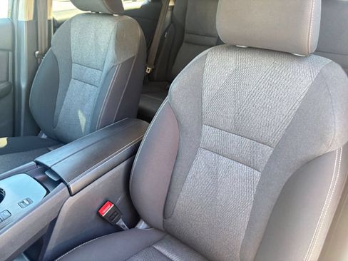 Used 2025 Nissan Rogue SV FWD image 38