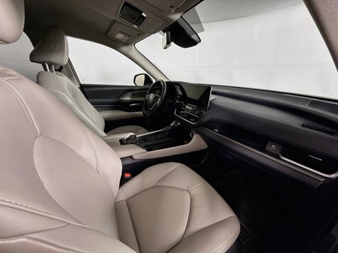 Certified 2024 Toyota Grand Highlander AWD image 29
