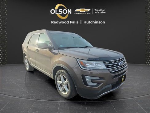 Used 2016 Ford Explorer XLT w/ Equipment Group 202A image 7