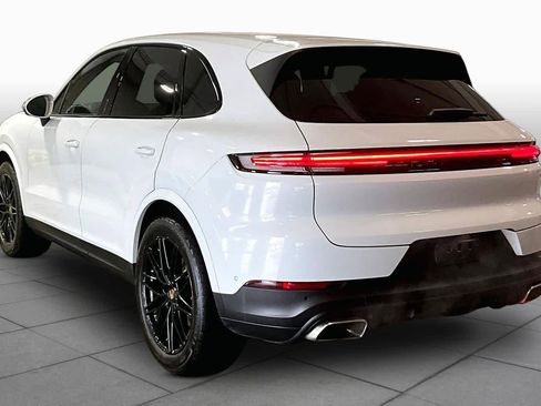 Used 2024 Porsche Cayenne AWD/4WD image 11