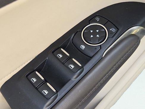 Used 2017 Lincoln MKC Premiere image 17